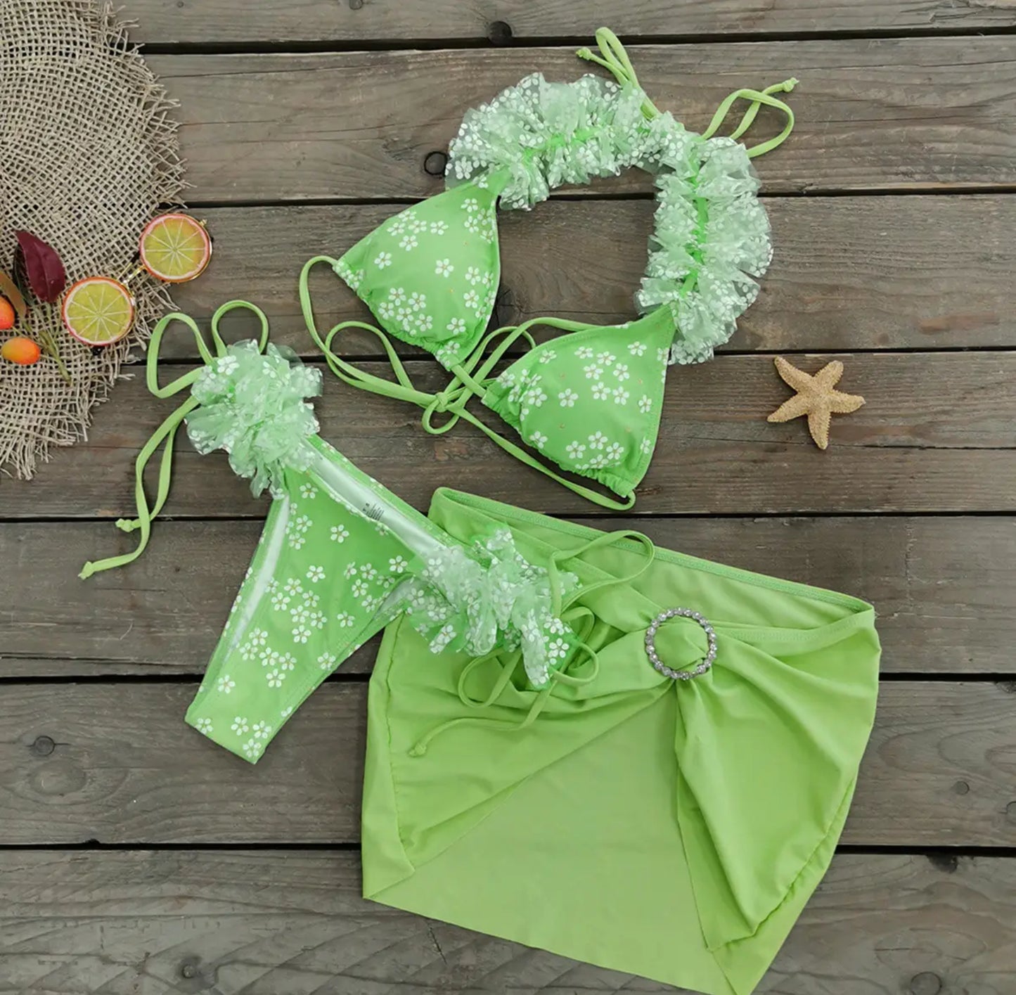 Three piece bikini swimwear set 💚🌻