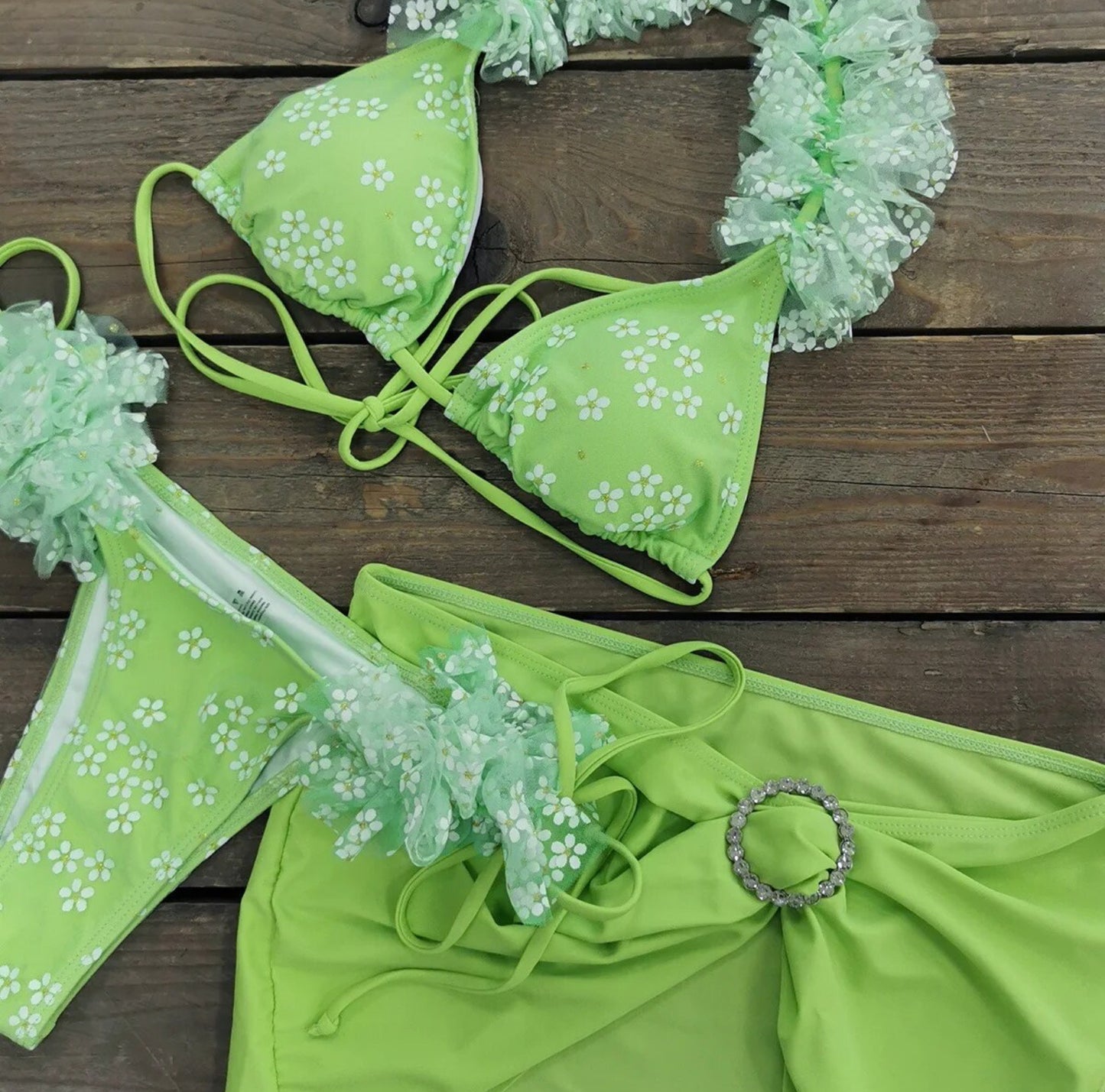 Three piece bikini swimwear set 💚🌻