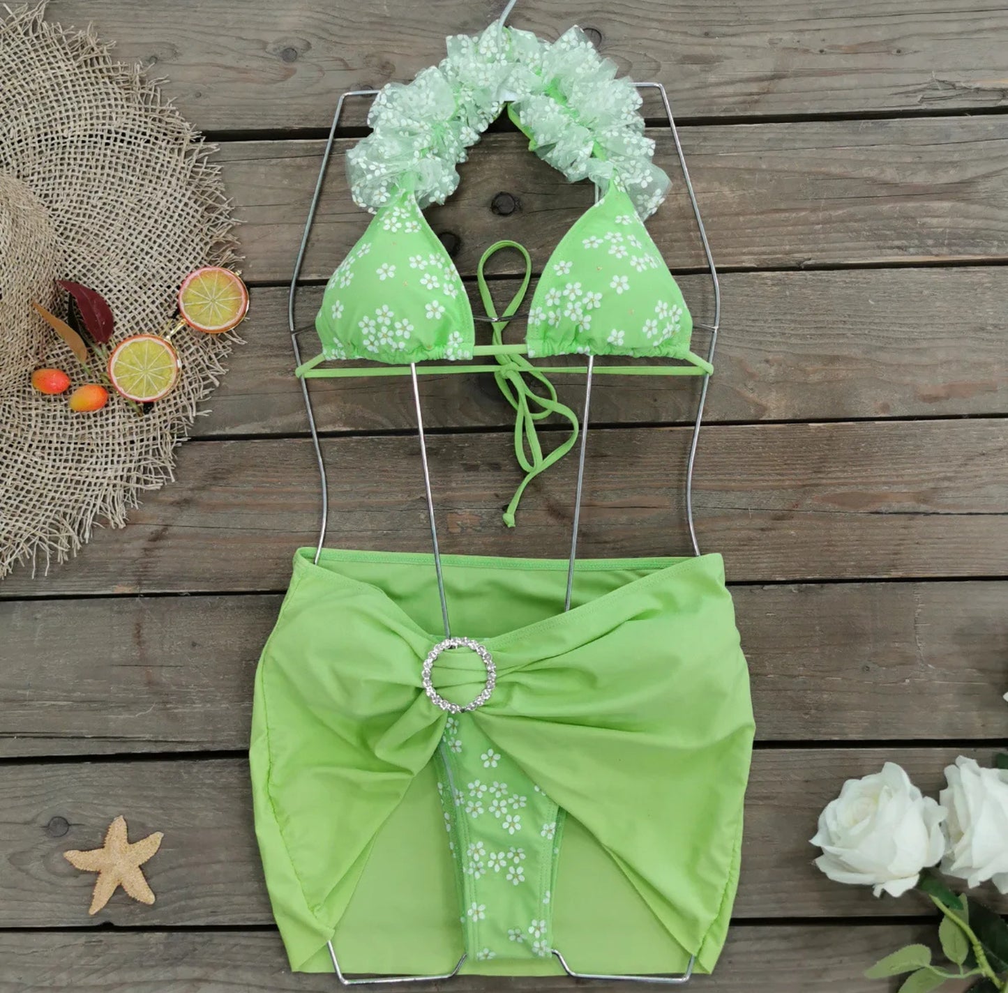 Three piece bikini swimwear set 💚🌻