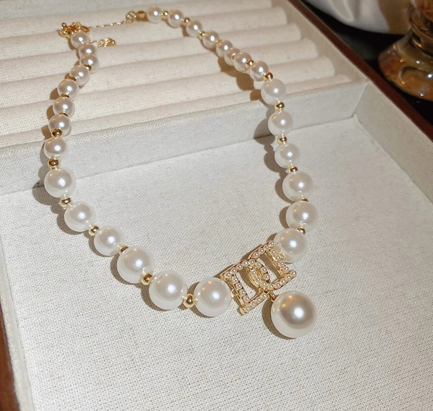 D PEARL NECKLACE. ACCESSORIES