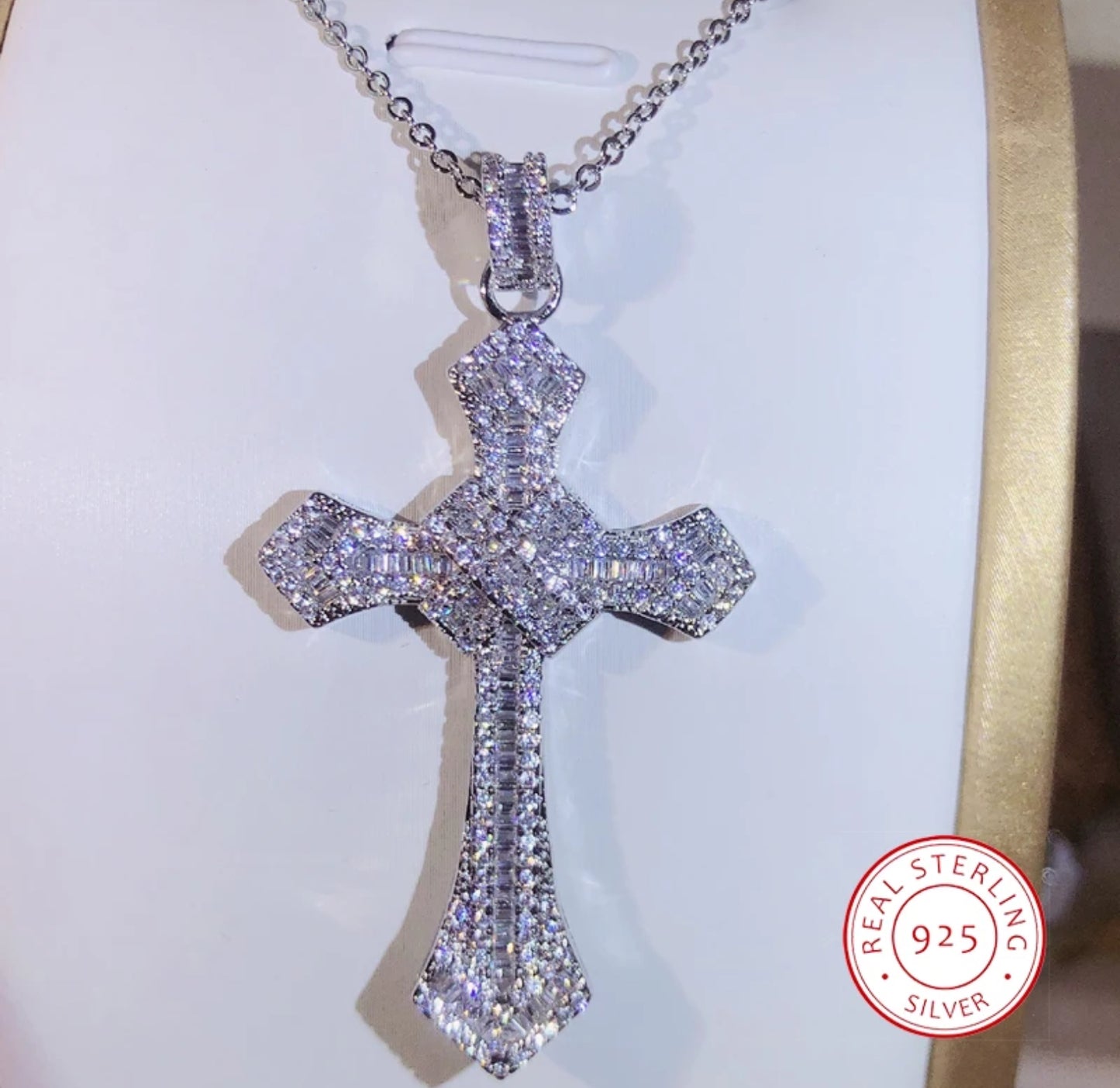 Cross pendant Luxury necklace. Accessories