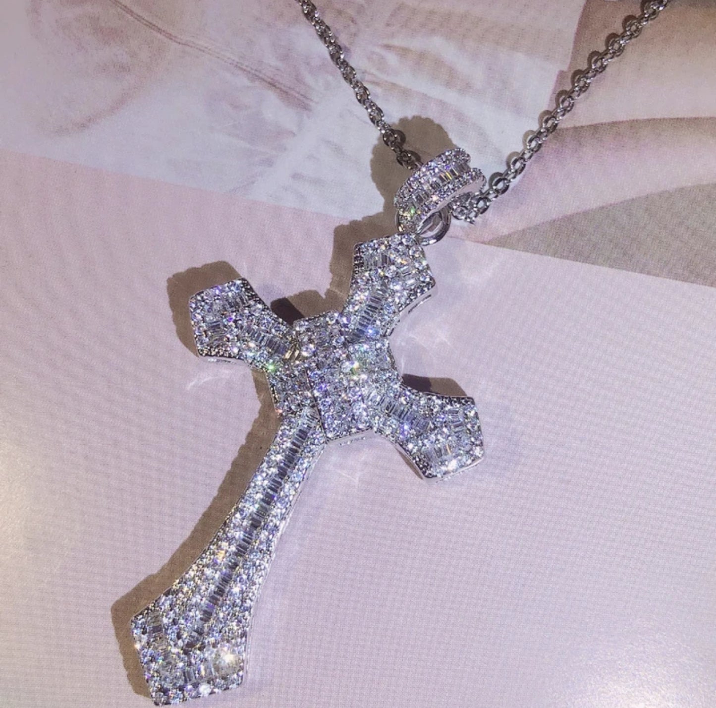 Cross pendant Luxury necklace. Accessories