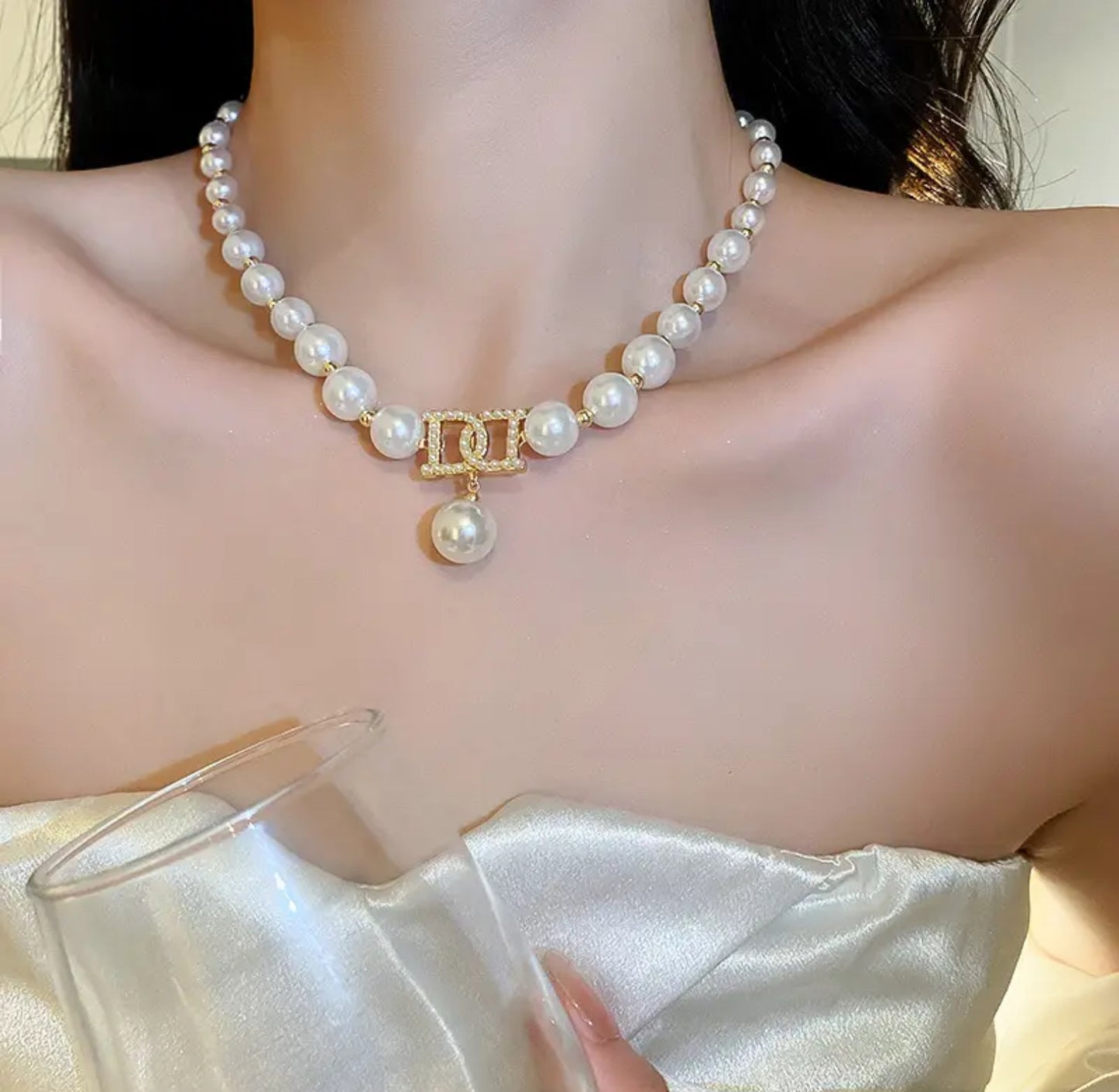 D PEARL NECKLACE. ACCESSORIES