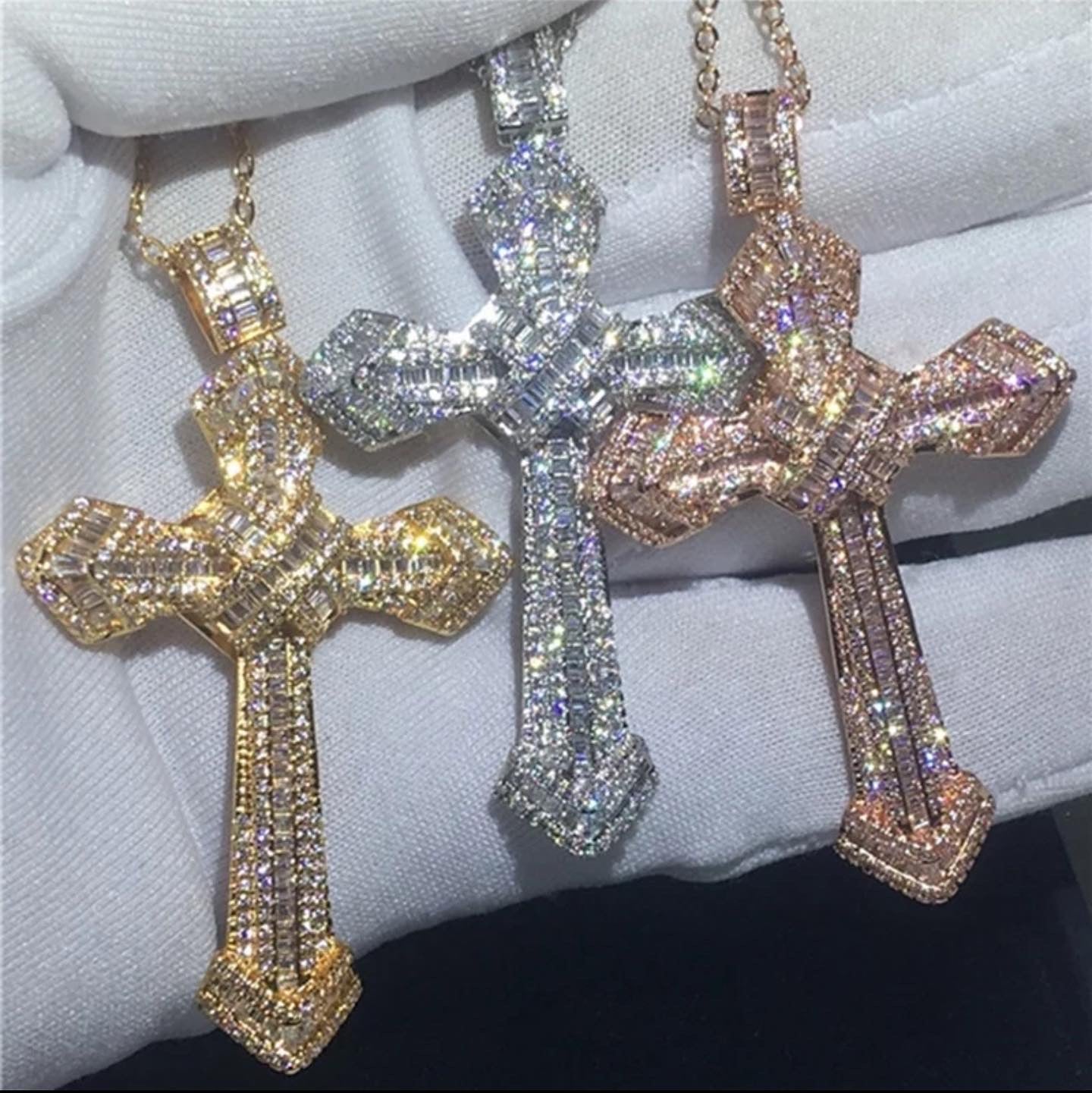 Cross pendant necklace.    Accessories