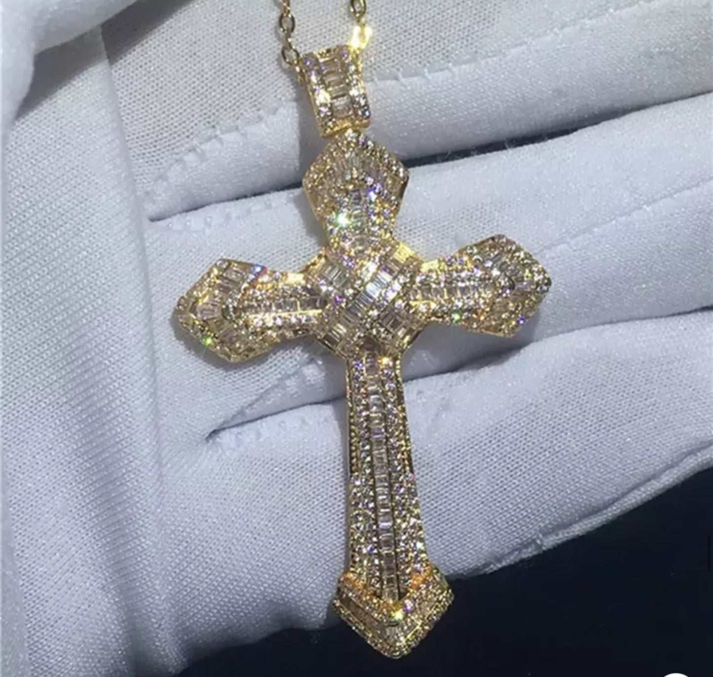 Cross pendant necklace.    Accessories